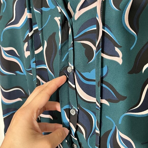 NWT ANN TAYLOR FACTORY Petite Teal Button Down Floral Top | size Small Petite - Picture 6 of 7